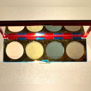 Mac Cosmetics wonder woman collection Valiant eyeshadow palette